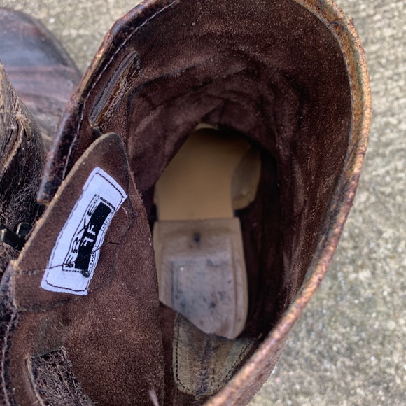 Frye Veronica Distressed Boots EUC! SZ 7 1/2 - Picture 10 of 13